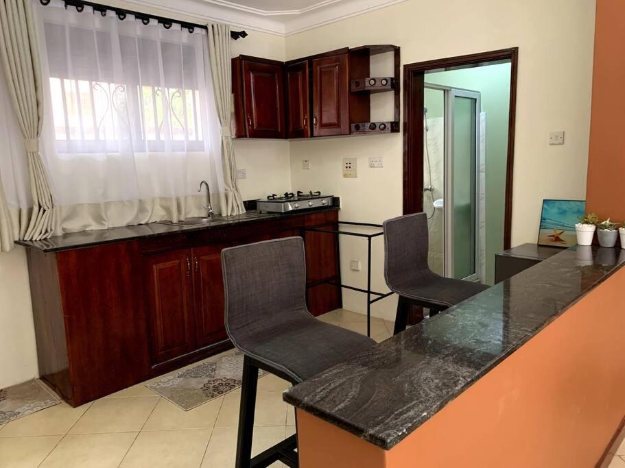 Cozy 2-Bedroom Apartment Within City Limits. 坎帕拉 外观 照片