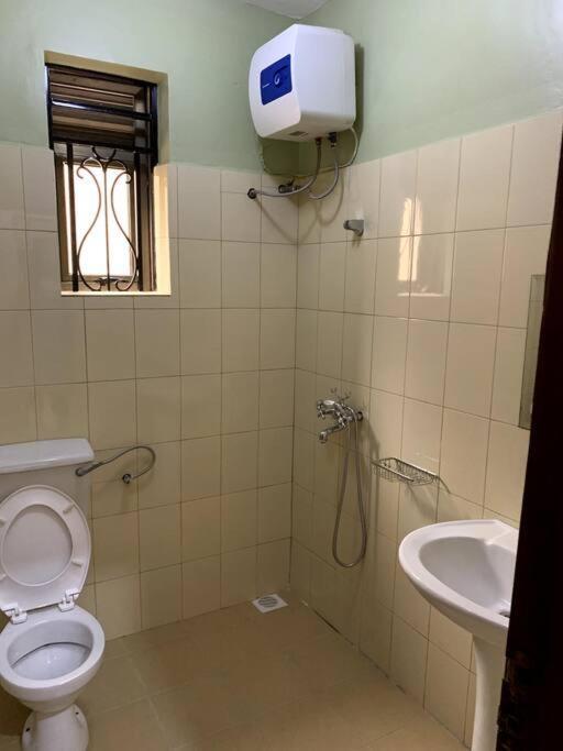 Cozy 2-Bedroom Apartment Within City Limits. 坎帕拉 外观 照片