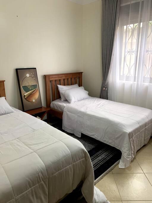Cozy 2-Bedroom Apartment Within City Limits. 坎帕拉 外观 照片