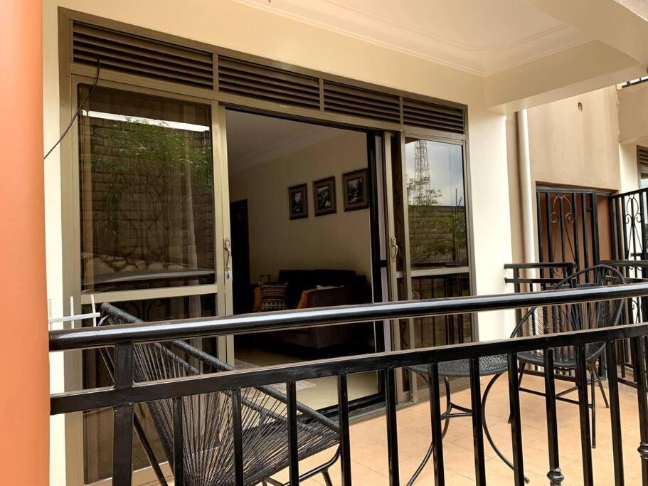 Cozy 2-Bedroom Apartment Within City Limits. 坎帕拉 外观 照片